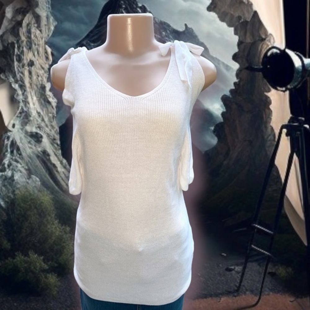 Chico's White Ribbed Cold Shoulder Knit Top M